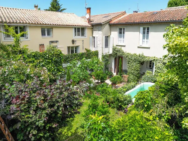 Maison 18 pièces 415 m²