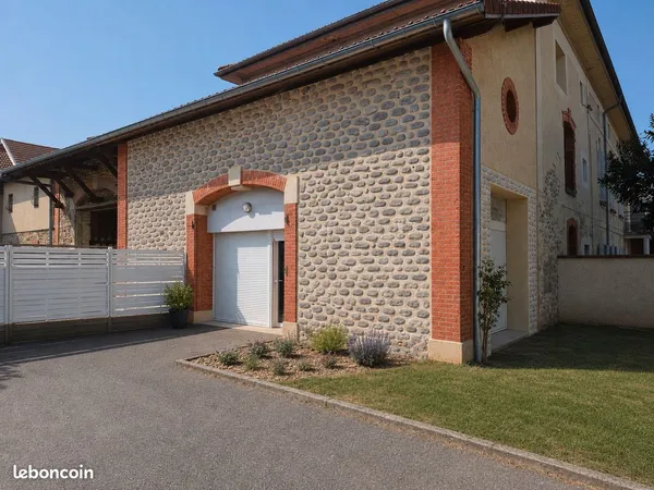 Appartement t3 avec cour et jardin clos