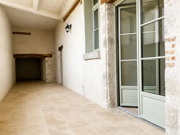 T3 entièrement rénové avec grande terrasse