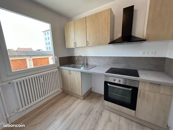 T3 rénové avec balcon et cave
