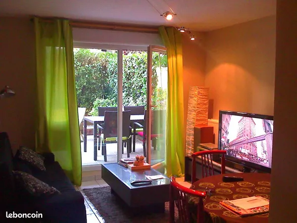 T2 rez de Jardin 49 m2 terrasse garage Villeurbanne Grand Clément