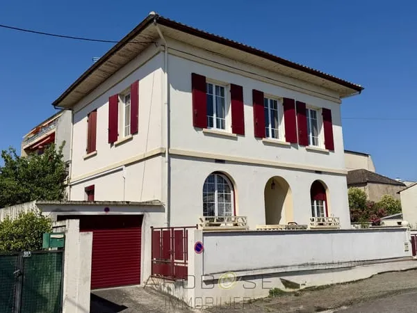 Centre ville belle maison 'année 30' avec jardin et garage .