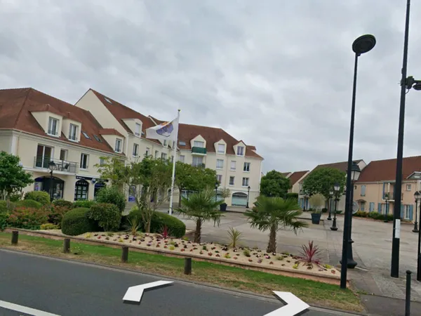 COUDRAY MONTCEAUX Stationnement