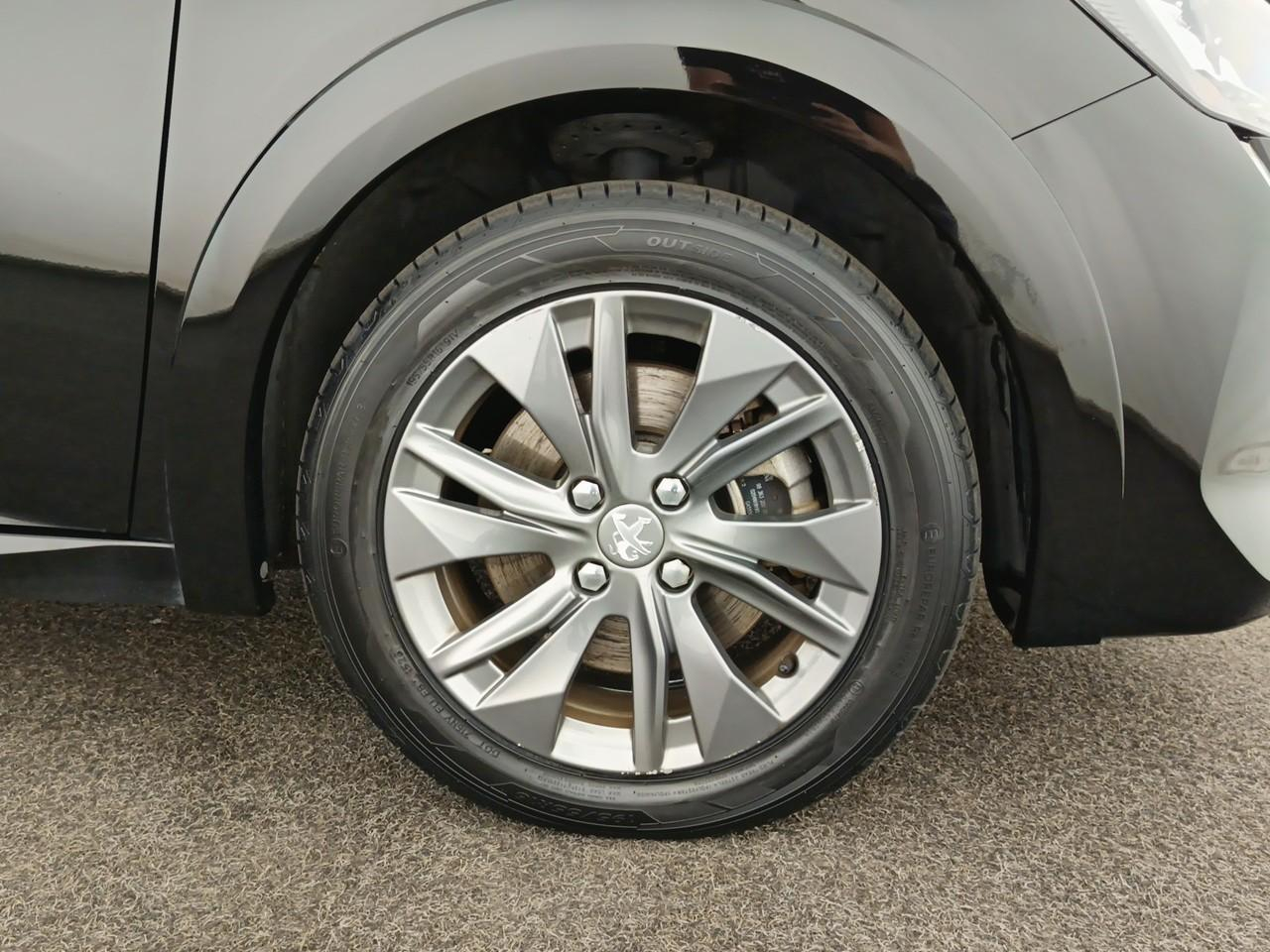 Peugeot 208 electrique 50 kwh 136ch allure — photo 11