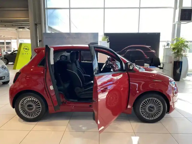 Fiat 500 3+1 e 95 ch — photo 30