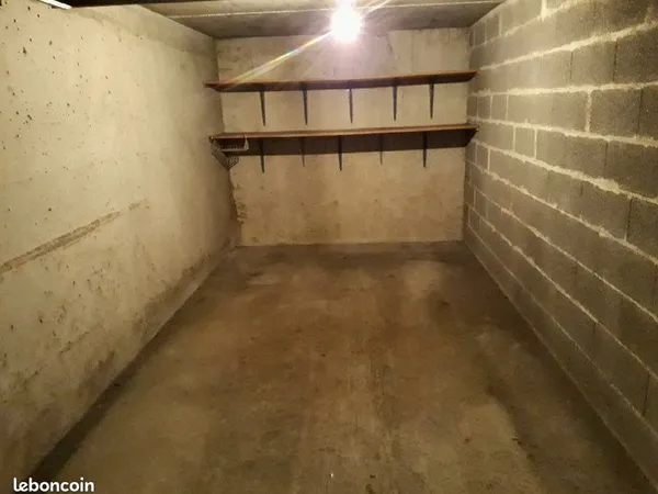 Garage 15m2 avec électricité - Plein Centre Ville du Puy en Velay