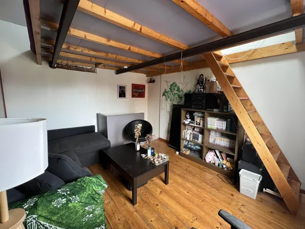 Jolie maison de courée de 43m² avec jardinet et cave.