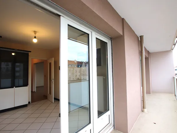 Appartement 5 pièces de 123 m² avec terrasse, box en sous-sol et cave à vendre à METZ SABLON