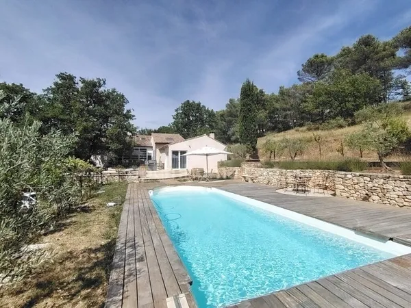 Grambois : Belle demaure sur 4600 m2 de terrain