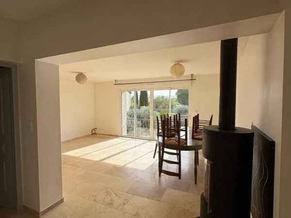 Maison avec cours et cave