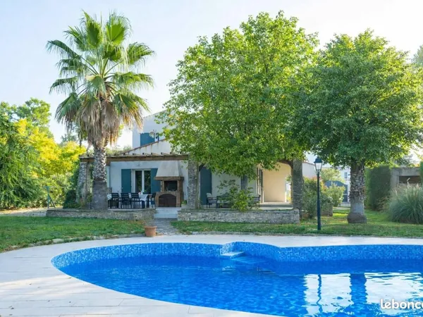 Villa 6 pièces 221 m²