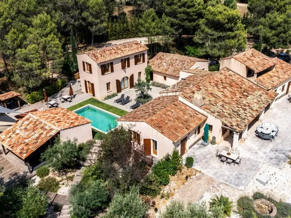 Château 8 pièces 380 m²