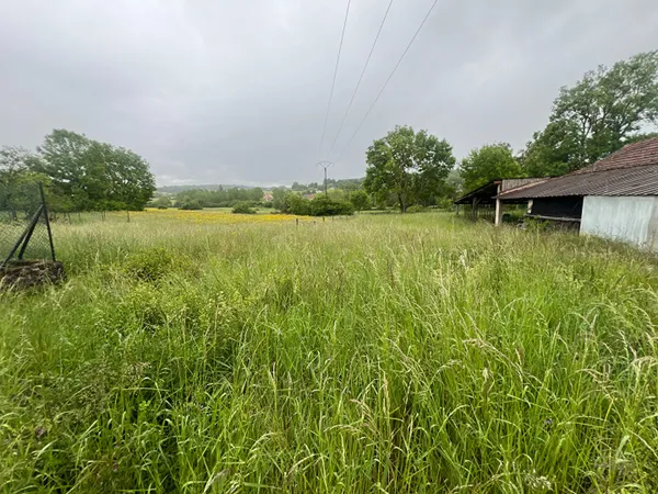 Terrain 916 m²