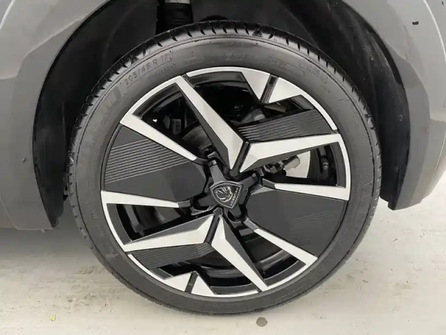 Peugeot 208 hybrid 110 e-dcs6 — photo 16