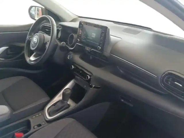 Toyota Yaris 116h design 5p my22 — photo 9