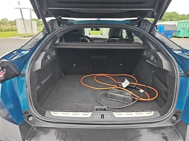 Peugeot 408 phev 225 e-eat8 — photo 6