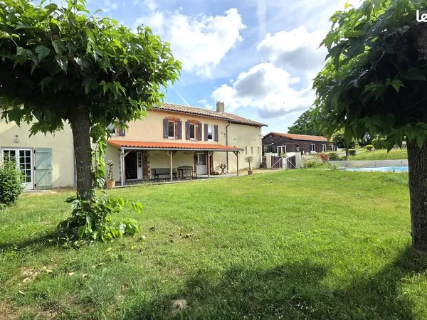 Propriété 8 pièces 318 m²