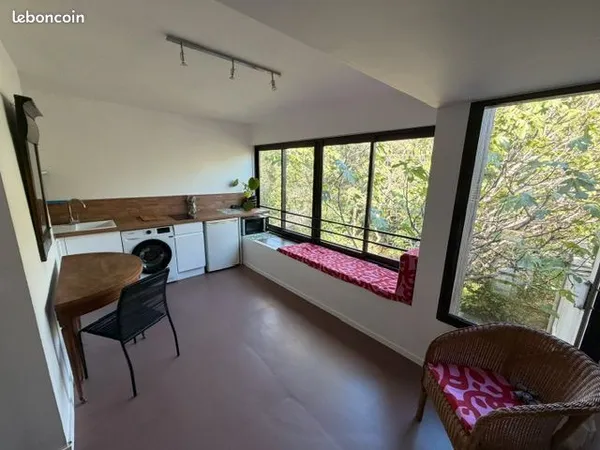 À LOUER - F1 MEUBLÉ DE 32 m² - MONTPELLIER AIGUELONGUE - AU VERT, LUMINEUX ET AU CALME - 790 TOUT CO