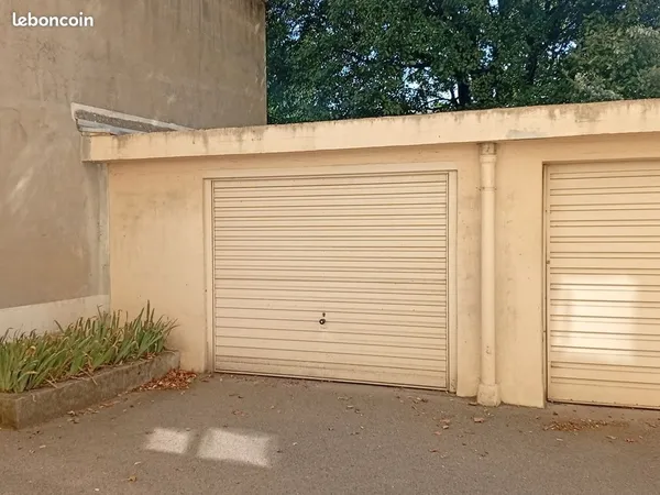 Grand parking Box fermé extérieur RDC
