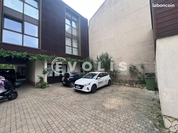 Bureaux 75 m²