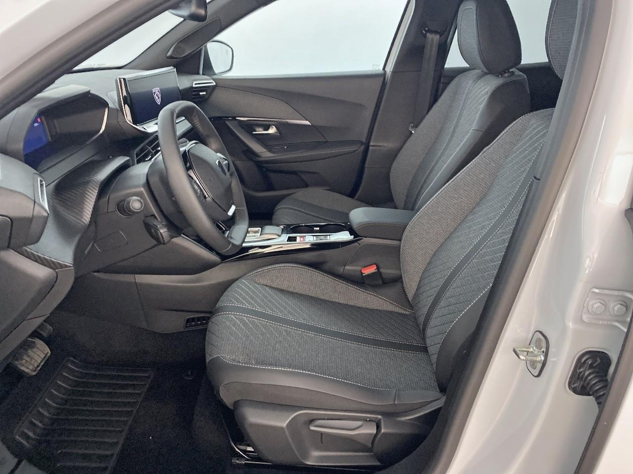 Peugeot 2008 hybrid 145 ch e-dcs6 allure — photo 9