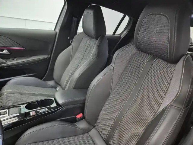 Peugeot 208 electrique 50 kwh 136ch — photo 9
