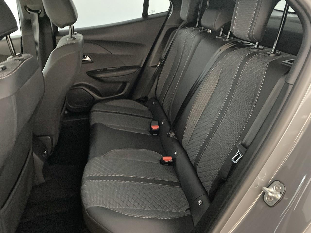 Peugeot 2008 hybrid 145 ch e-dcs6 allure — photo 10