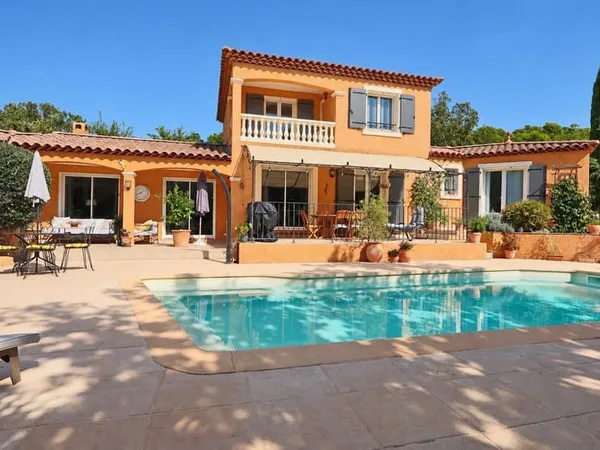 Maison de 163 m² avec garage, piscine et spa - Garéoult