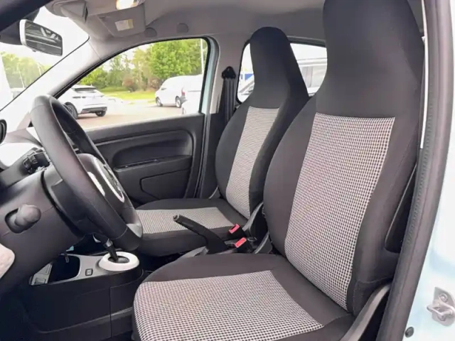 Renault Twingo iii e-tech — photo 9