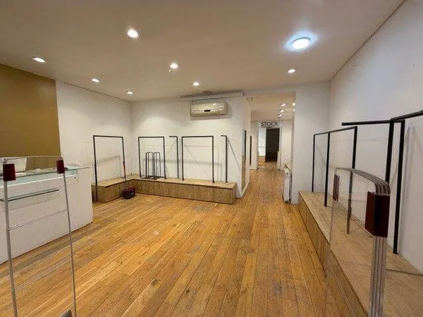 Local commercial 180 m²
