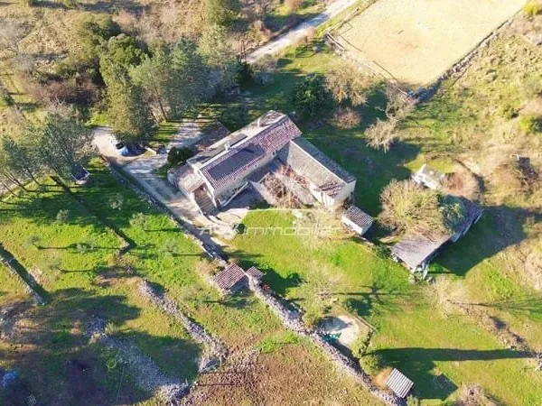 Maison 10 pièces 146 m²