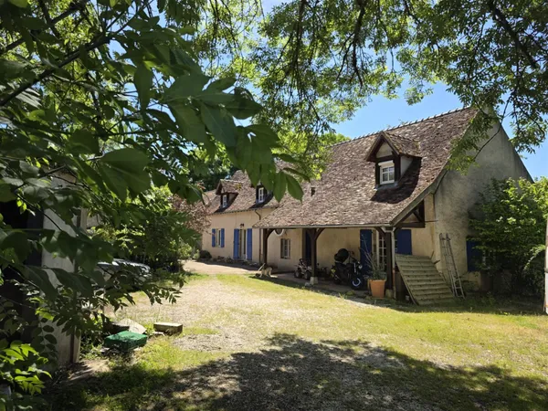 Ancien moulin / 2 logements sur environ 1,8Ha.