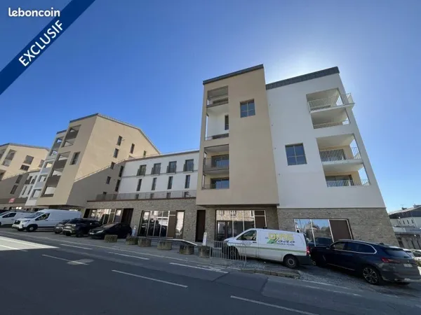 LOCAL COMMERCIAL 72 m² VITRE