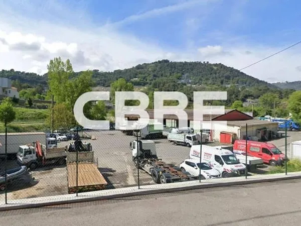 Local d'activité 895 m²