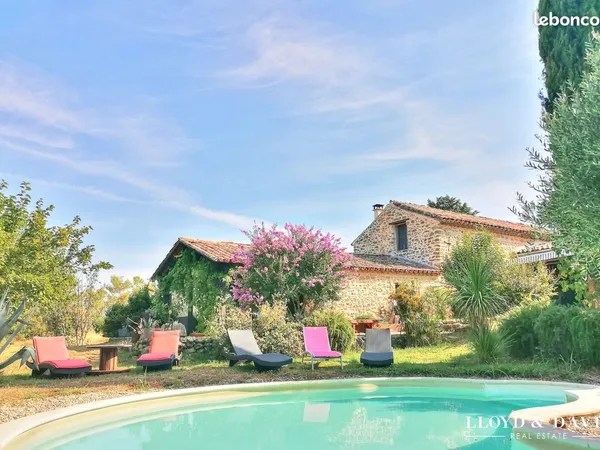 Mas 9 pièces 250 m²