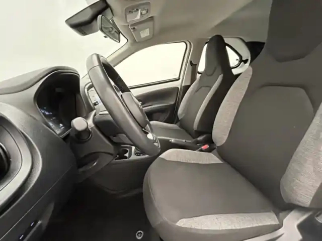 Toyota Aygo 1.0 s-cvt 72 dynamic — photo 18