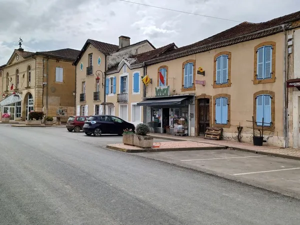 Fonds de commerce alimentation, tabac 402 m²