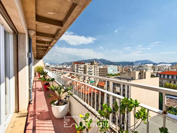 Dernier étage avec terrasse plein sud au coeur du Carré d'Or, Marseille 8e