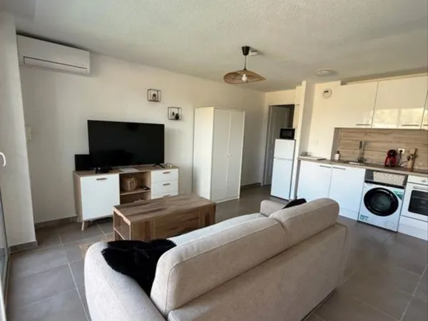 Appartement Location Saint-Denis-de-Pile 1p 25m² 580€