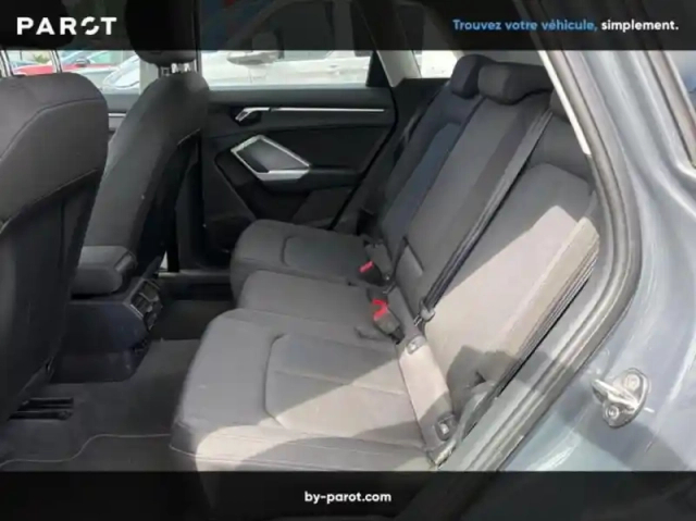 Audi Q3 35 tdi 150ch design s tronic 7 — photo 9
