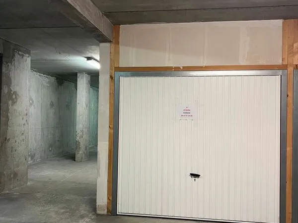 Vente garage securise ideal stockage environ 13m2