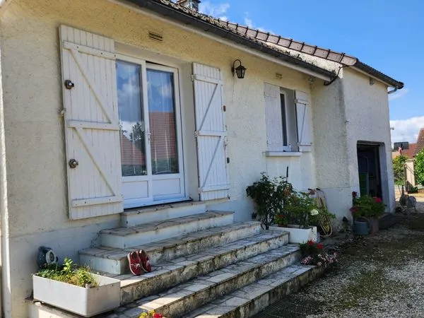 Maison à la selle sur le bied