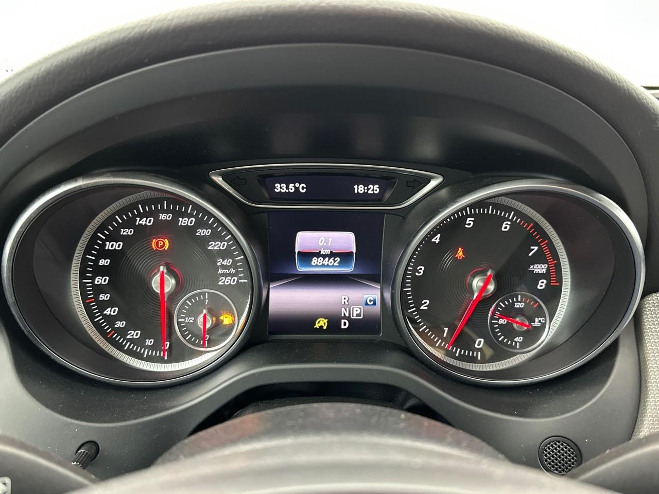 Mercedes Gla 180 sensation 7-g dct a — photo 23