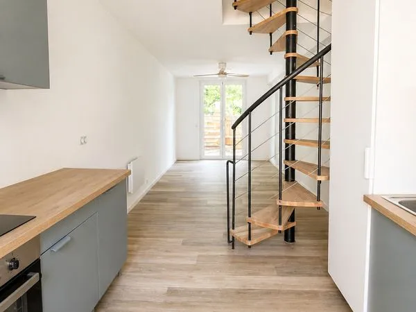 Appartement T3 duplex / Petite maison / 2 chambres avec Jardin et Terrasse à 300m du Lac du Carcans 
