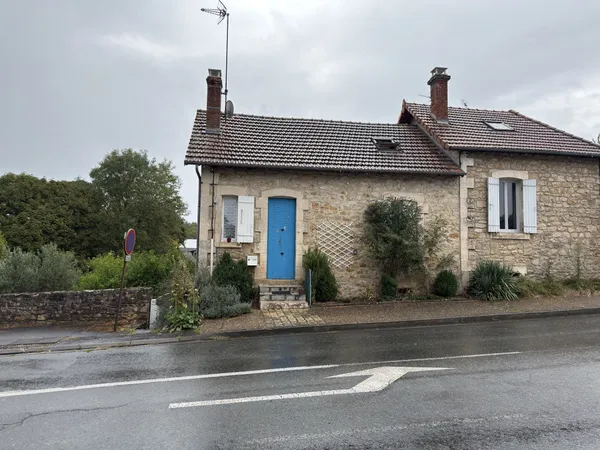 Maison individuelle en pierres avec jardin