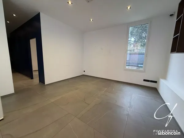 Bureau 4 pièces 85 m²
