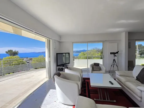 Villa sur le toit de luxe 5 pièces à Saint-Raphaël avec vue mer panoramique, terrasses et jacuzzi
