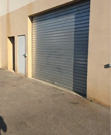 Local d’activité et entrepôt Location La Londe-les-Maures 1p 100m² 780€
