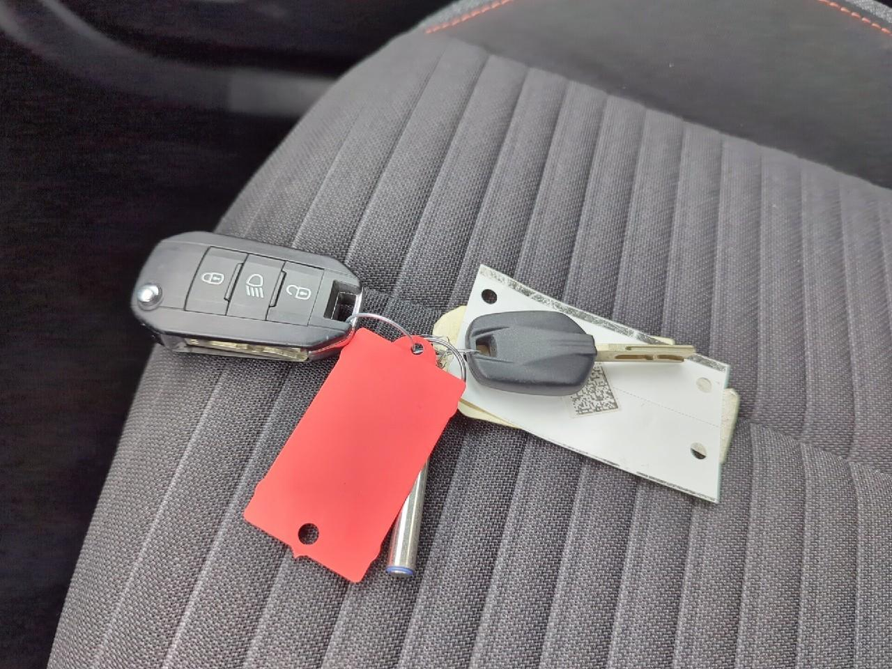 Peugeot 2008 puretech 100 s&s bvm6 active pack — photo 28