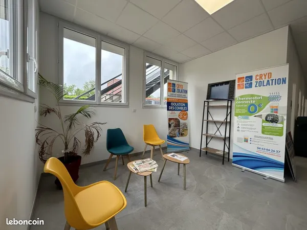 Local 279 m² Dole